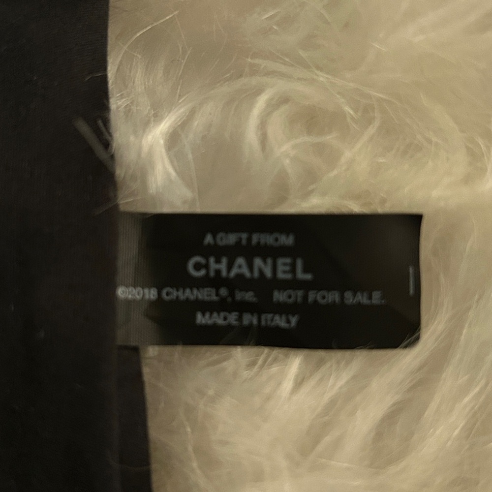 Chanel Velvet Oversized Drawstring Bag/ Pouch ๐ Zoe Made in Italy, authentic. - Picture 6 of 6